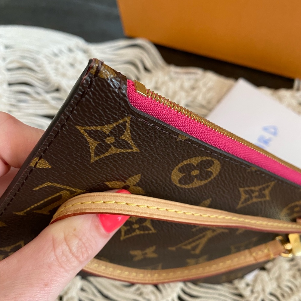 ❗️Sold❗️Neverfull PM Pouch - Picture 10 of 11